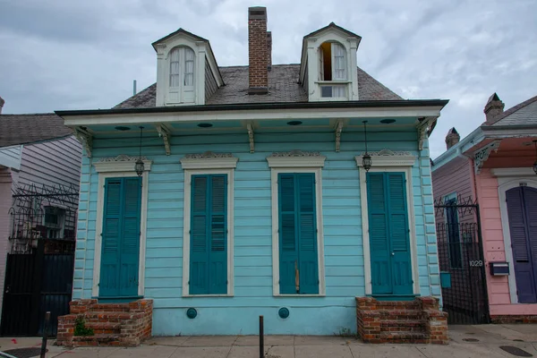 New Orleans olduğunu (diğer şeyler arasında) mimarisi için birden fazla etkileri bu resimde örneği ile