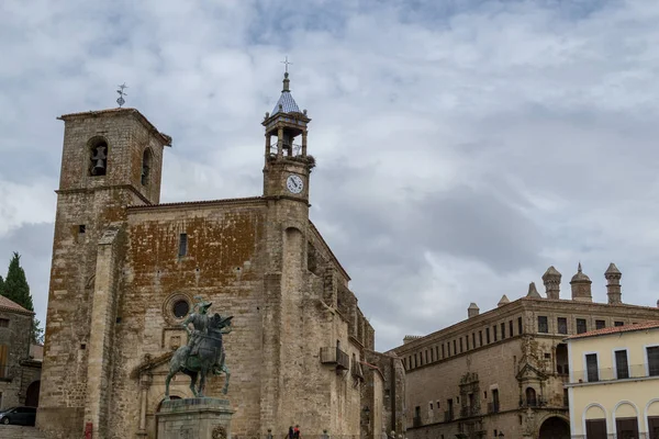 Plaza Mayor Trujillo Con Iglesia San Martín Estatua Ecuestre Pizarro — Foto de Stock