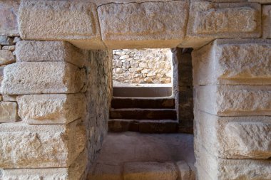 M.ö. 8 yılında Roma amfi tiyatro Emerita Augusta (Modern gün Merida, İspanya) açıldı.