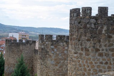 Plasencia (İspanya) duvarına 1197 içinde 9 ay içinde inşa edildi.
