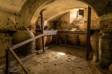 Eski stil şarap mahzeni Mirabell Sarayı Plasencia (İspanya içinde)