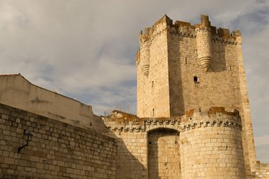 Castle, Xv yüzyılda inşa edilmiş Coria (İspanya)