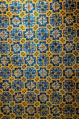 Azulejos bir çini sırlı çini, İber Yarımadası (İspanya ve Portekiz bulunabilir Arapça etkisi tarafından çekilmiştir)