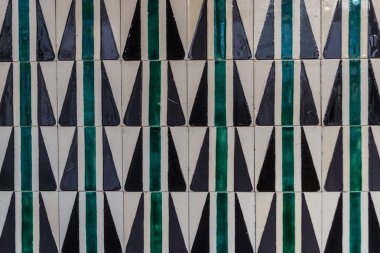 Azulejos bir çini sırlı çini, İber Yarımadası (İspanya ve Portekiz bulunabilir Arapça etkisi tarafından çekilmiştir)