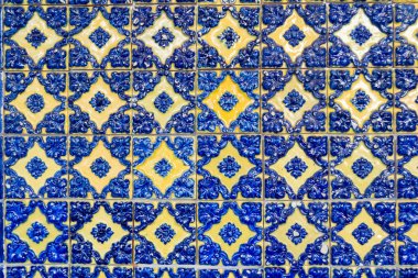 Azulejos bir çini sırlı çini, İber Yarımadası (İspanya ve Portekiz bulunabilir Arapça etkisi tarafından çekilmiştir)