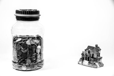 Bir ev satın almak için para tasarrufu