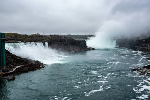 Panoramisch uitzicht op Niagara Falls — Stockfoto