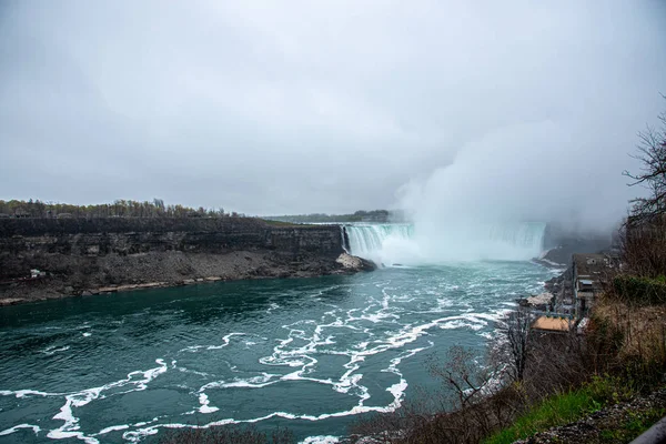 Horseshoe Waterfall aan de Niagara Falls van de Canadese kant — Stockfoto