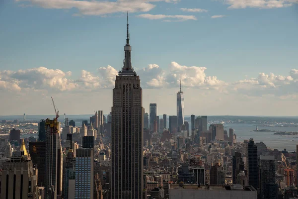 Kijkend naar het zuiden vanaf de top van Manhattans Midtown (NYC, Verenigde Staten) — Stockfoto