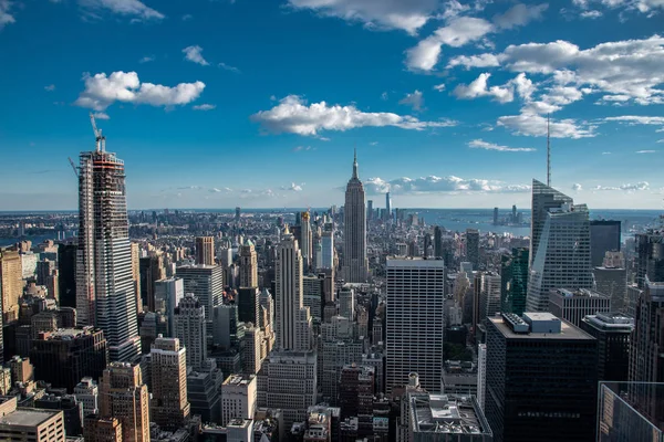 Kijkend naar het zuiden vanaf de top van Manhattans Midtown (NYC, Verenigde Staten) — Stockfoto