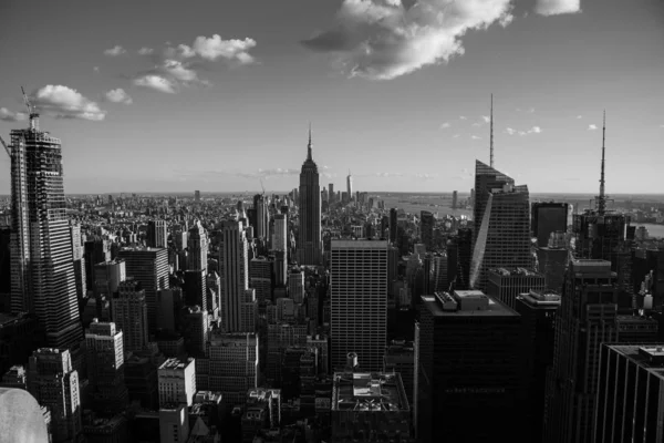 Olhando para o sul a partir do topo da Manhattans midtown (NYC, EUA ) — Fotografia de Stock