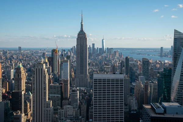 Kijkend naar het zuiden vanaf de top van Manhattans Midtown (NYC, Verenigde Staten) — Stockfoto