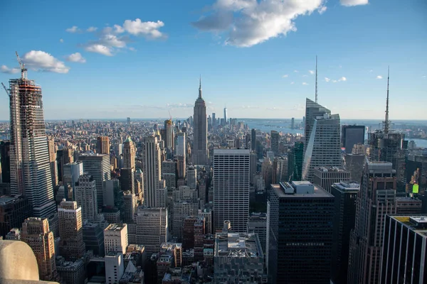 Kijkend naar het zuiden vanaf de top van Manhattans Midtown (NYC, Verenigde Staten) — Stockfoto