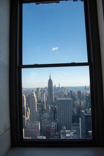 Regardant vers le sud depuis une fenêtre sur le haut du centre-ville (NY — Photo