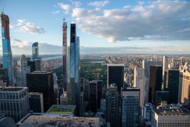 Manhattan şehir merkezinin tepesinden Kuzey'e bakmak (Nyc, Abd)