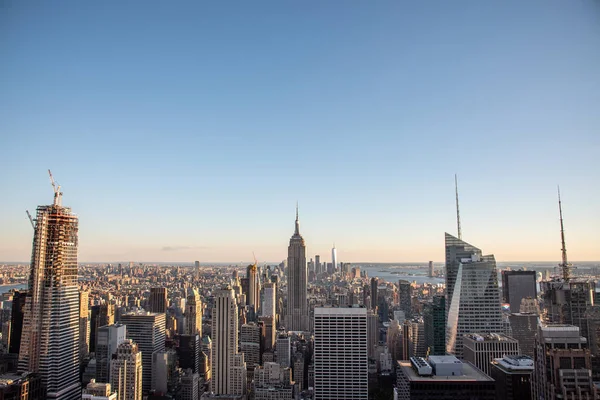 Kijkend naar het zuiden vanaf de top van Manhattans Midtown (NYC, Verenigde Staten) — Stockfoto