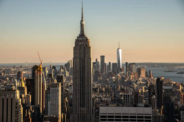 Kijkend naar het zuiden vanaf de top van Manhattans Midtown (NYC, Verenigde Staten) — Stockfoto