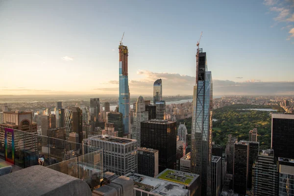Olhando para o norte a partir do topo do centro de Manhattan (NYC, EUA ) — Fotografia de Stock