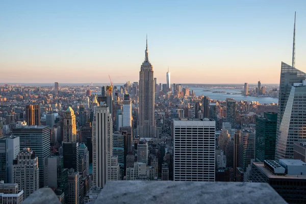 Patrząc na południe od szczytu Manhattans Midtown (NYC, USA) — Zdjęcie stockowe