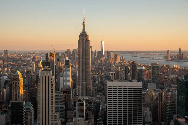 Patrząc na południe od szczytu Manhattans Midtown (NYC, USA) — Zdjęcie stockowe