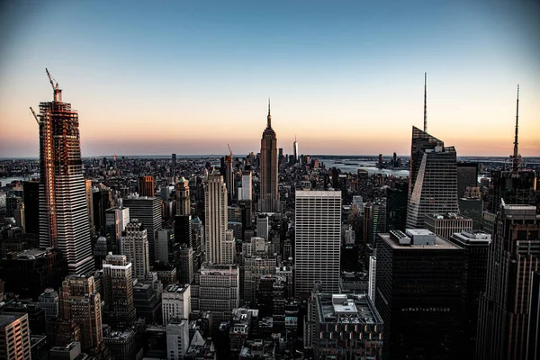 Patrząc na południe od szczytu Manhattans Midtown (NYC, USA) — Zdjęcie stockowe