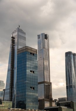 Hudson Nehri'nde bir tekne hudson yards