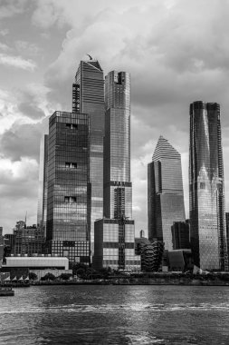 Hudson Nehri'nde bir tekne hudson yards