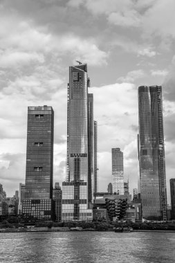 Hudson Nehri'nde bir tekne hudson yards