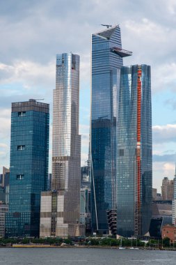 Hudson Nehri'nde bir tekne hudson yards