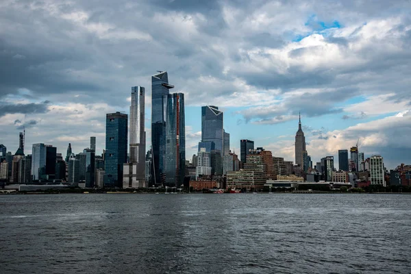 Hudson Yards de um barco no rio Hudson — Fotografia de Stock