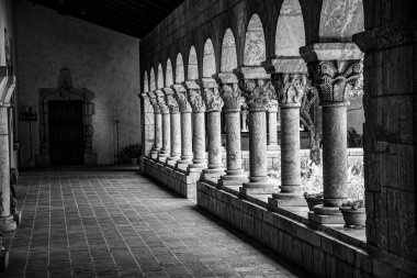 Cloister ile isches ve sütunlar Nyc