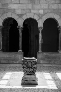 Cloister ile isches ve sütunlar Nyc