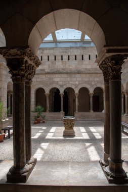 Cloister ile isches ve sütunlar Nyc