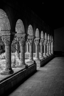 Cloister ile isches ve sütunlar Nyc