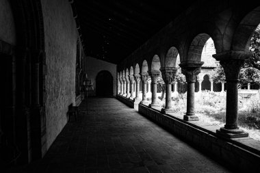 Cloister ile isches ve sütunlar Nyc