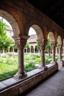 Cloister ile isches ve sütunlar Nyc