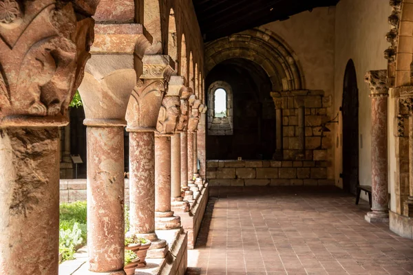 Claustro con areches y columnas en Nueva York — Foto de Stock