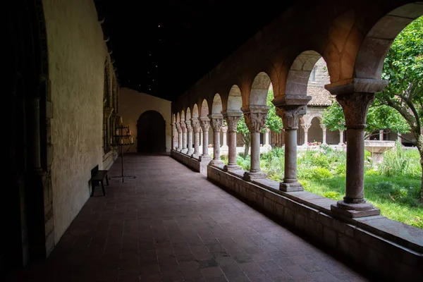 Cloister with areches and columns in NYC — Stock Photo, Image