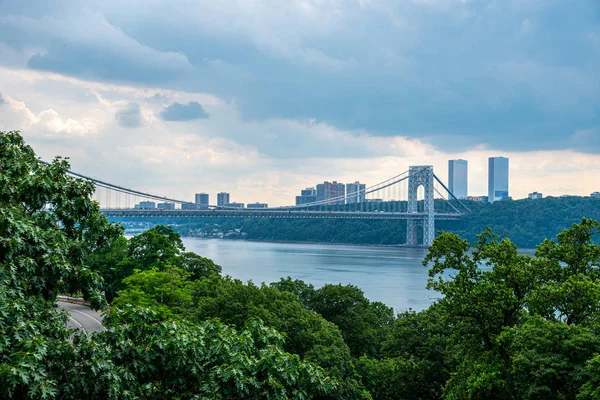 Washington Köprüsü Fort Tryon Park'tan görüldü