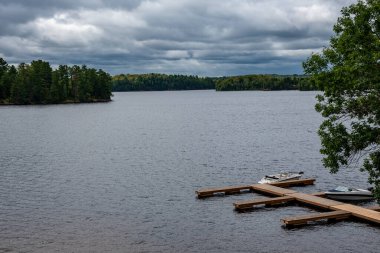 Rıhtımlar Port Loring 'de.