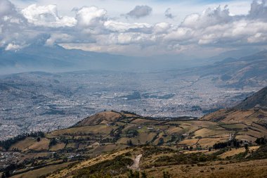 Pichincha yanardağından Quito