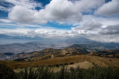 Pichincha yanardağından Quito