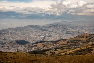 Pichincha yanardağından Quito