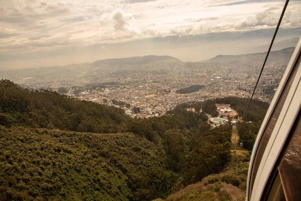 Skyline de Quito desde el teleferico — Foto de Stock