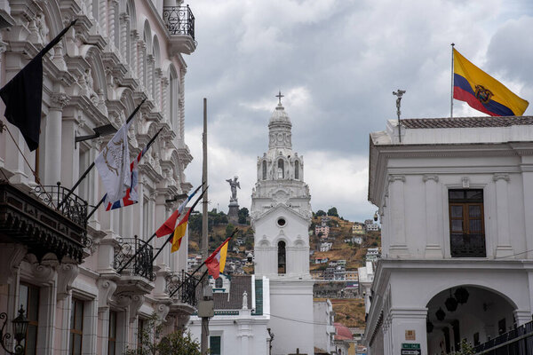 Пешком к собору Кито
