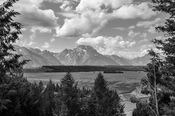 Grand Teton mountain range from a viewpoint — Stock Photo, Image