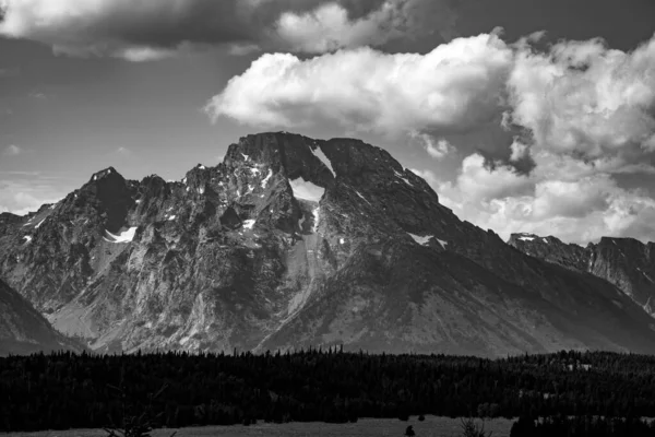 Grand Teton bergketen vanaf een uitkijkpunt — Stockfoto