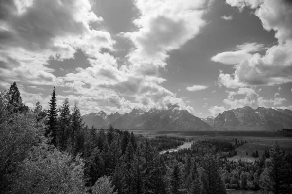 Grand Teton mountain range from a viewpoint — Stock Photo, Image