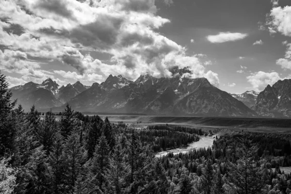 Grand Teton bergketen vanaf een uitkijkpunt — Stockfoto