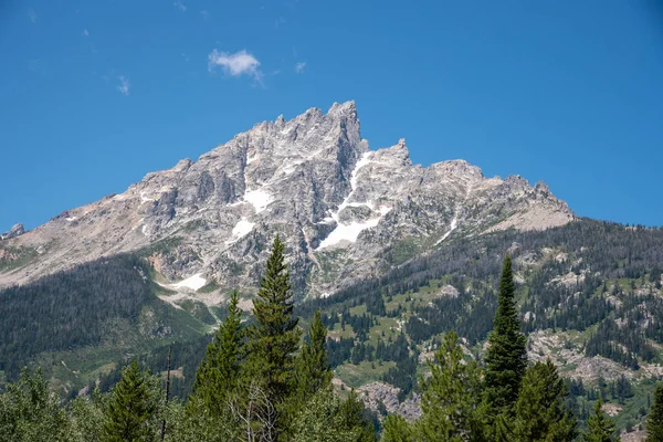 Peak of th Grand Teton by Jenny lake — Foto de Stock